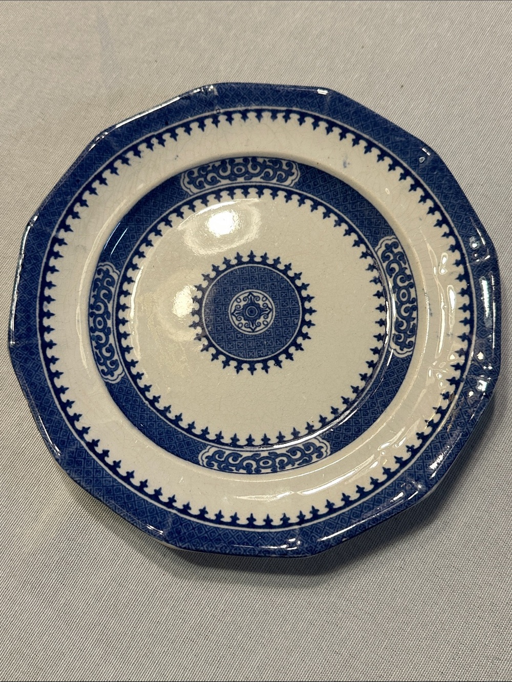 J. Wedgwood Antique Dagger Border Plate